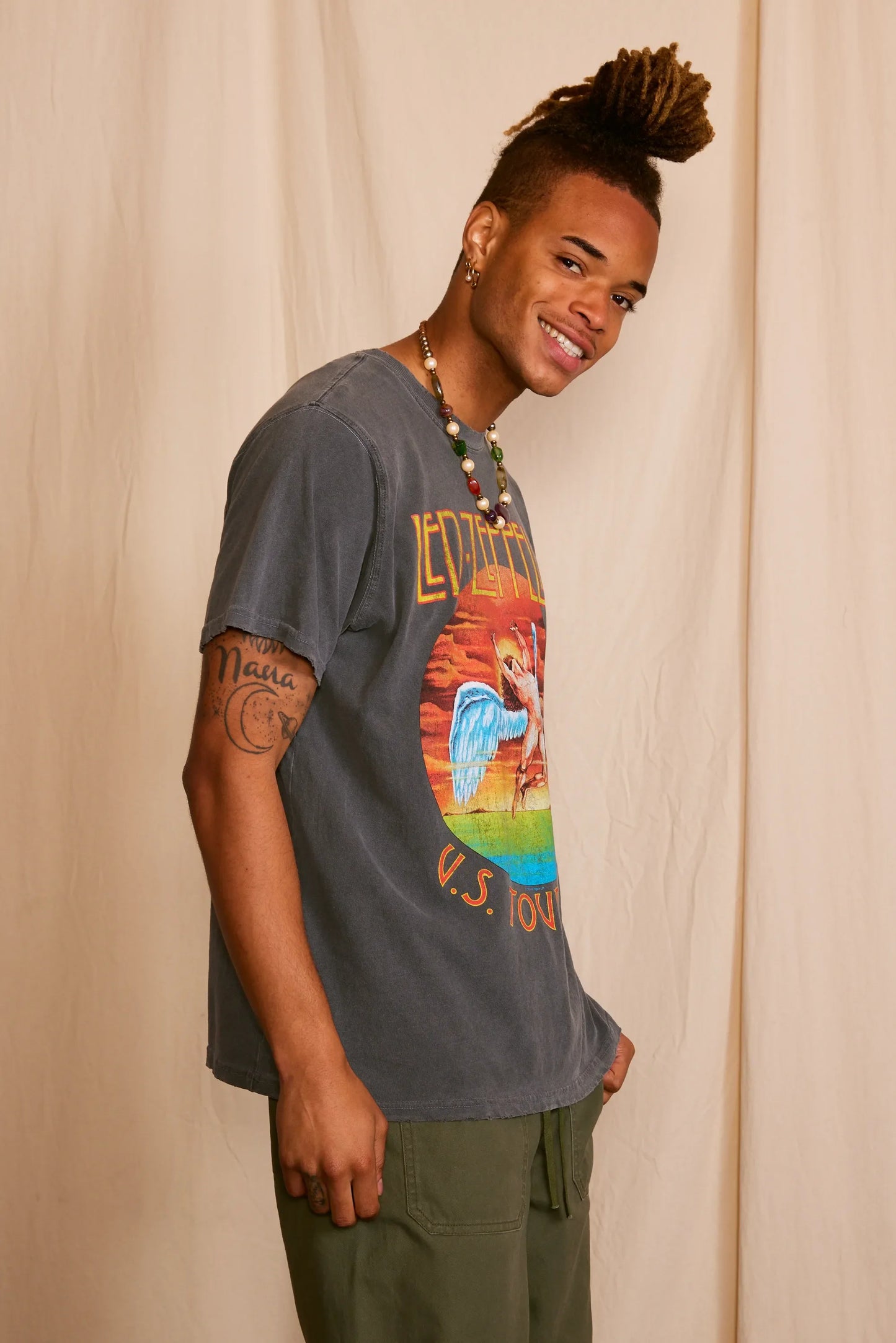 U.S Tour 1975 Vintage Gray Graphic Tee