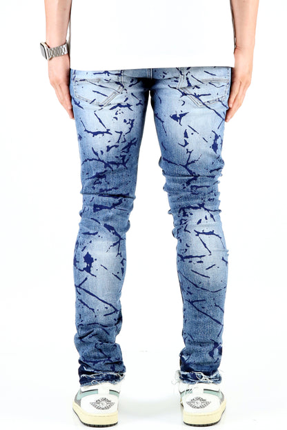 Front view of the blue ripped skinny jeans highlighting the details.